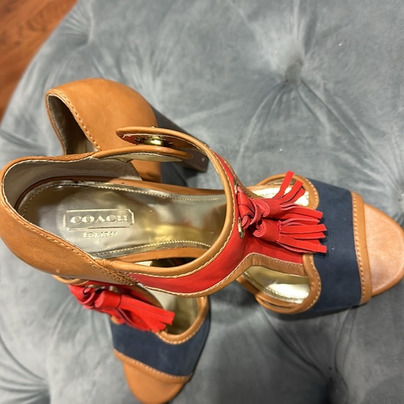 COACH tan, red and blues in EXCELLENT CONDITION. - Picture 2 of 6